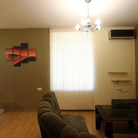 Studio With Balcony On Sayat Nova Avenue 耶烈万 外观 照片