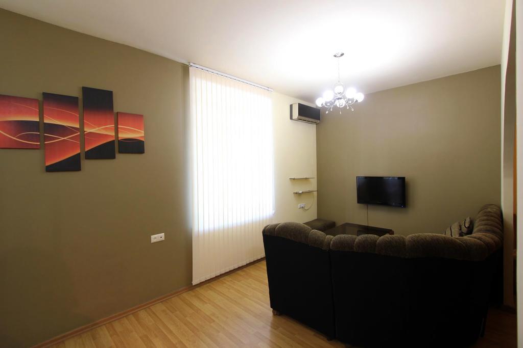 Studio With Balcony On Sayat Nova Avenue 耶烈万 外观 照片