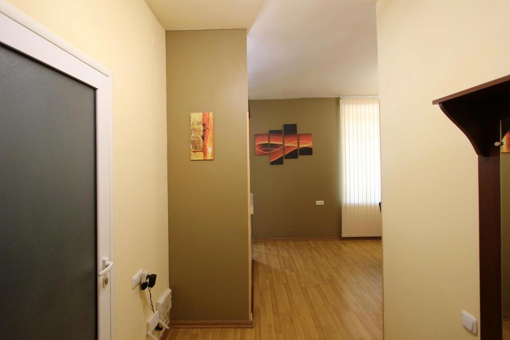 Studio With Balcony On Sayat Nova Avenue 耶烈万 外观 照片