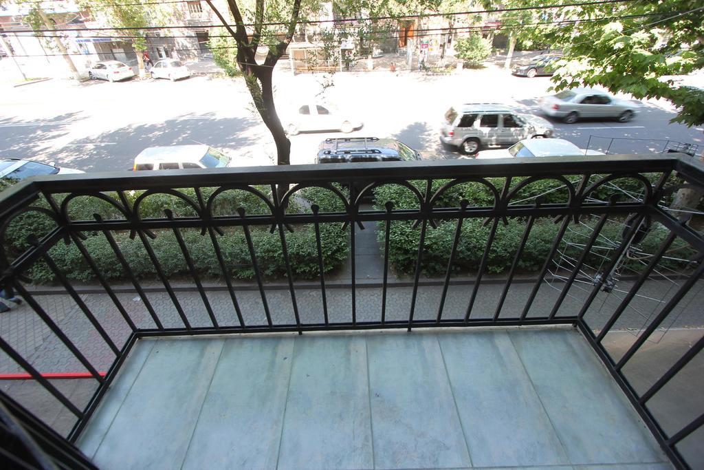 Studio With Balcony On Sayat Nova Avenue 耶烈万 外观 照片