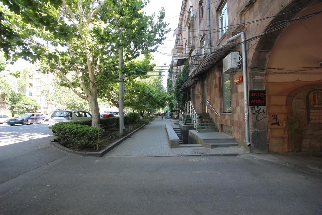 Studio With Balcony On Sayat Nova Avenue 耶烈万 外观 照片