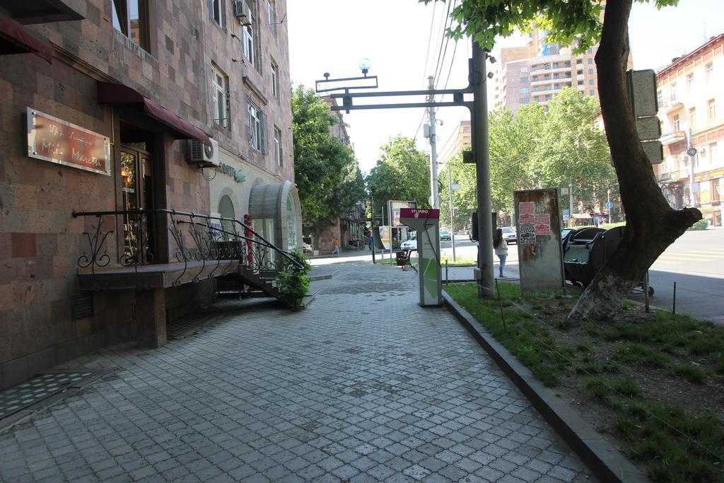 Studio With Balcony On Sayat Nova Avenue 耶烈万 外观 照片